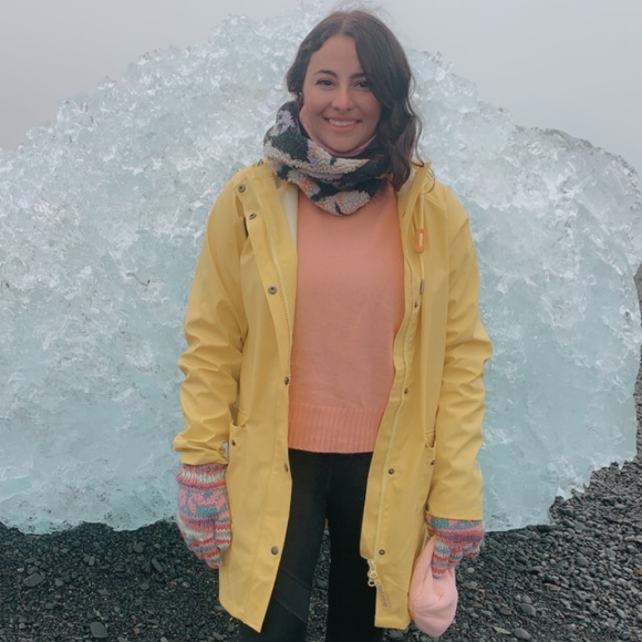 Meet your Posher, Briana - Picture 2 of 2